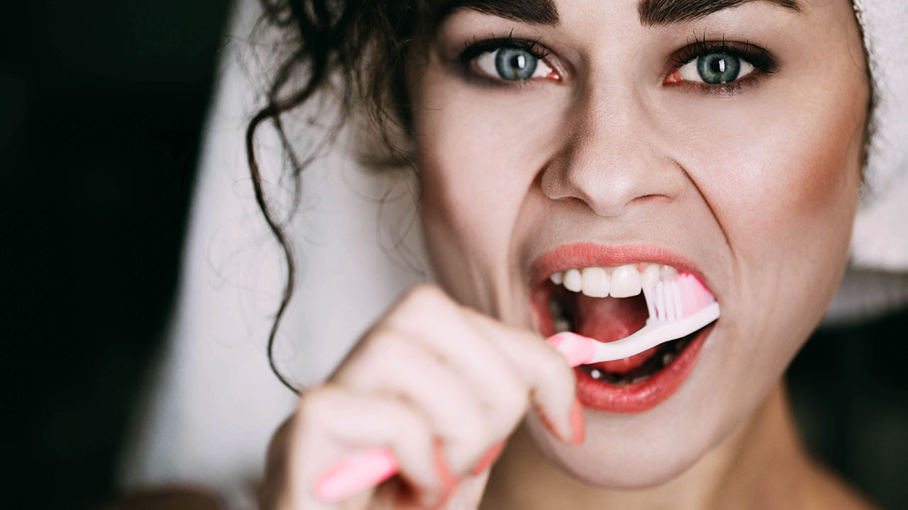 لماذا يتكوّن جير الأسنان؟ ما هي الاحتياطات الواجب اتخاذها في المنزل؟