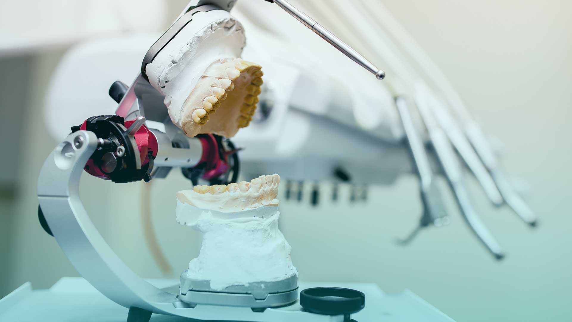 Do you want to learn more information about removable prostheses? Discover Aliadent.