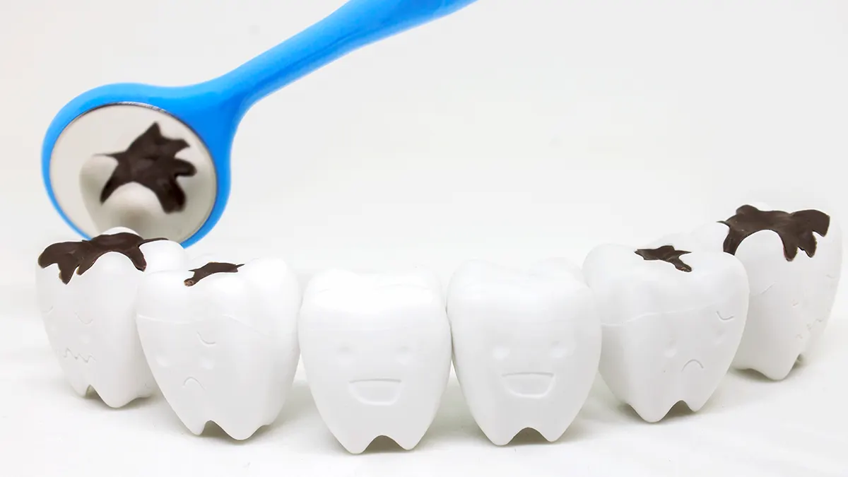 A photo of natural ways to remove teeth stains.