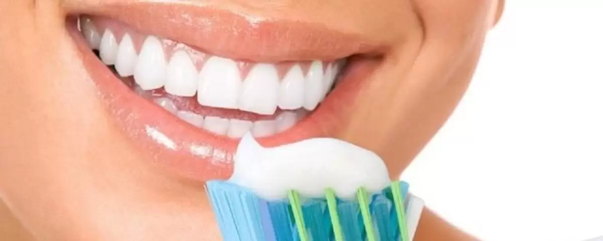 Des techniques de brossage des dents appropriées sont importantes pour maintenir des dents saines. Il doit être appliqué avant et après un traitement dentaire.