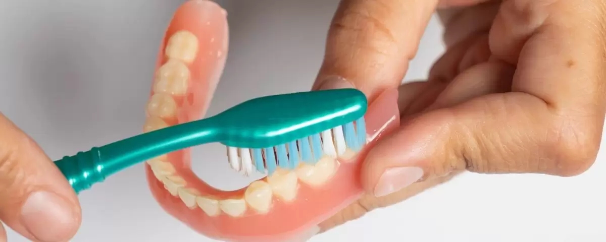 Una de las preguntas que nos hacen es cómo elegir un cepillo de dientes, lo cual es importante para garantizar una higiene bucal eficaz.