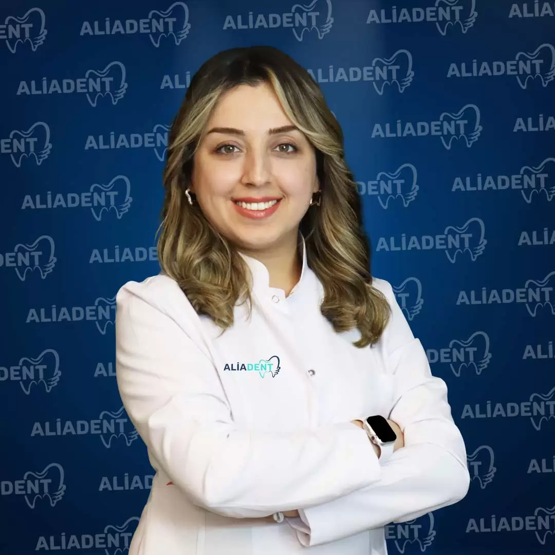 Elif Kahraman, que forma parte de nuestro equipo Aliadent, tiene una amplia experiencia. Él acompaña su proceso de tratamiento con su enfoque amigable y experiencia.