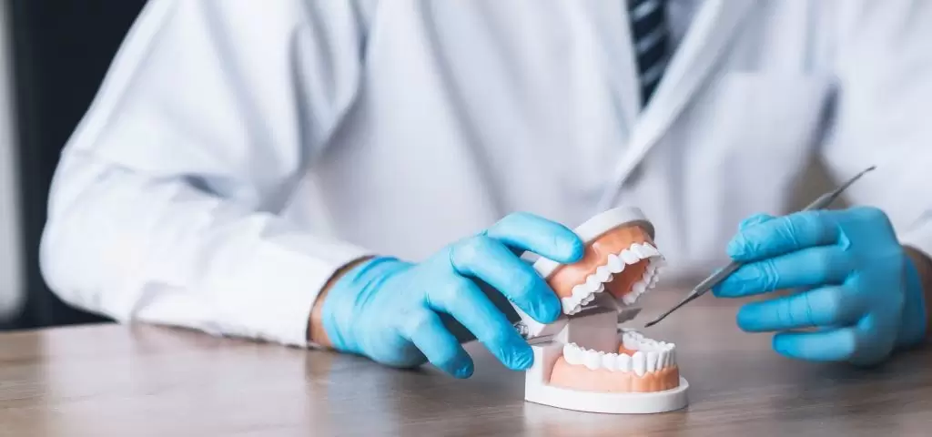 Obtenga tratamiento dental restaurador de nuestros dentistas experimentados. Tenga una sonrisa sana y estética con tratamientos personalizados.
