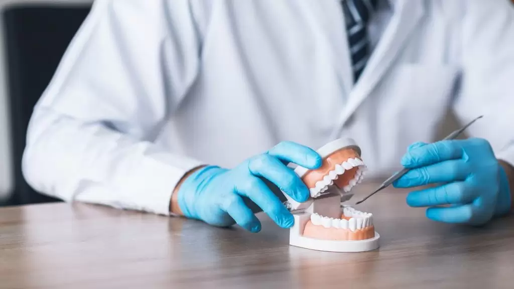 Obtenga tratamiento dental restaurador de nuestros dentistas experimentados. Tenga una sonrisa sana y estética con tratamientos personalizados.