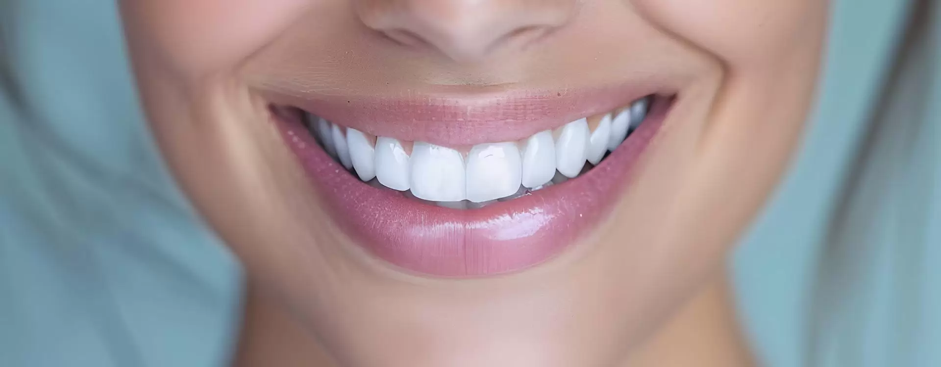 Renouvelez votre sourire et augmentez votre confiance en vous grâce à un traitement esthétique dentaire à Istanbul.