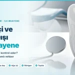 Ağız içi ve ağız dışı ilk muayene rehberi kapak görseli: diş hekimi muayene aynası ve diş modeli